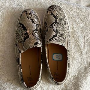 Time and Tru size 11W memory foam shoes